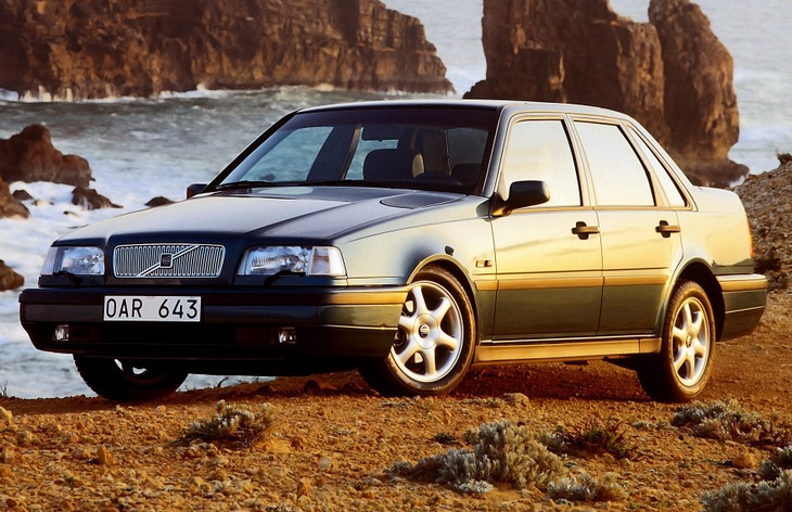 Седан Volvo 460 после рестайлинга, 1994–1997