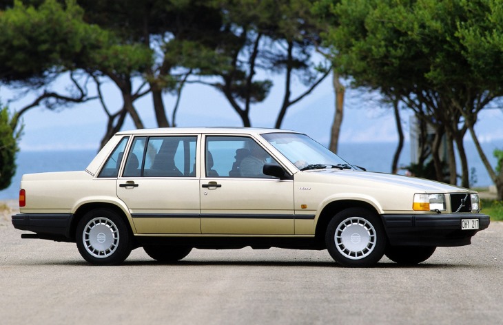 Седан Volvo 740