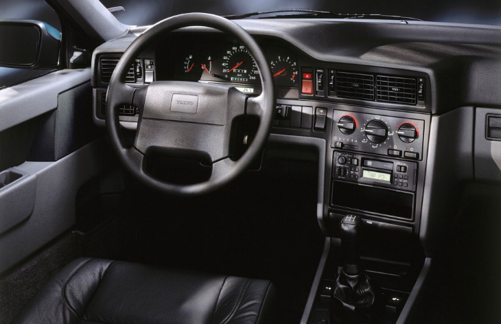 Интерьер автомобиля Volvo 850
