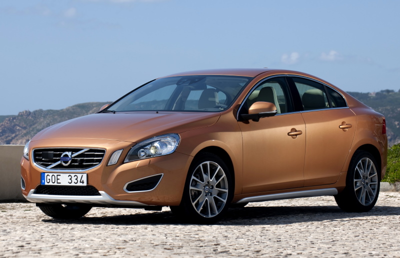 Седан Volvo S60 второго поколения, 2010–2013
