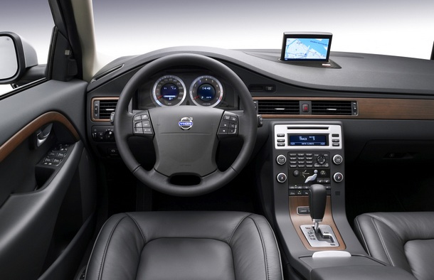 Volvo V70, ��������