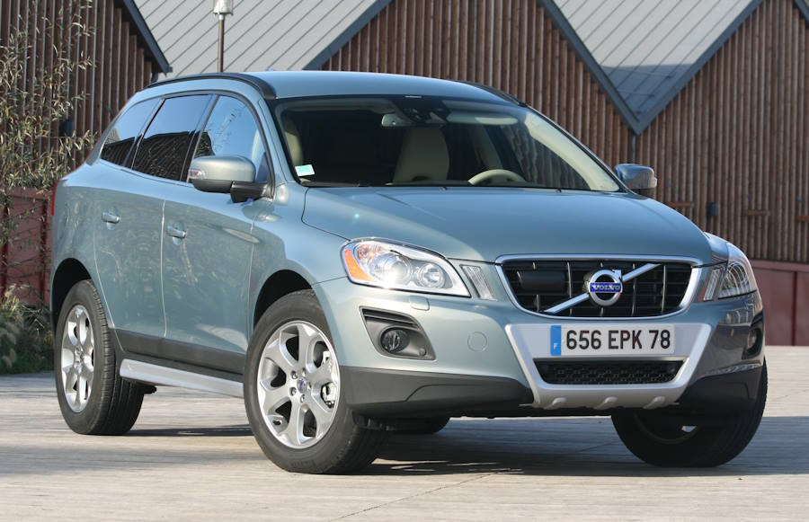 Кроссовер Volvo XC60 первого поколения