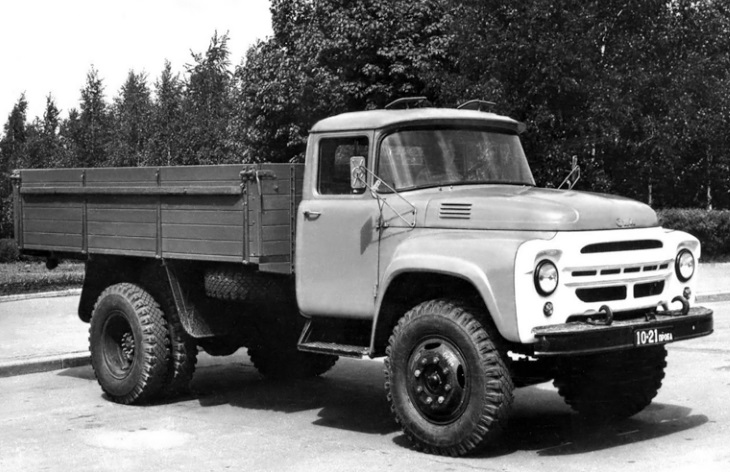 Грузовой автомобиль ЗИЛ-130
