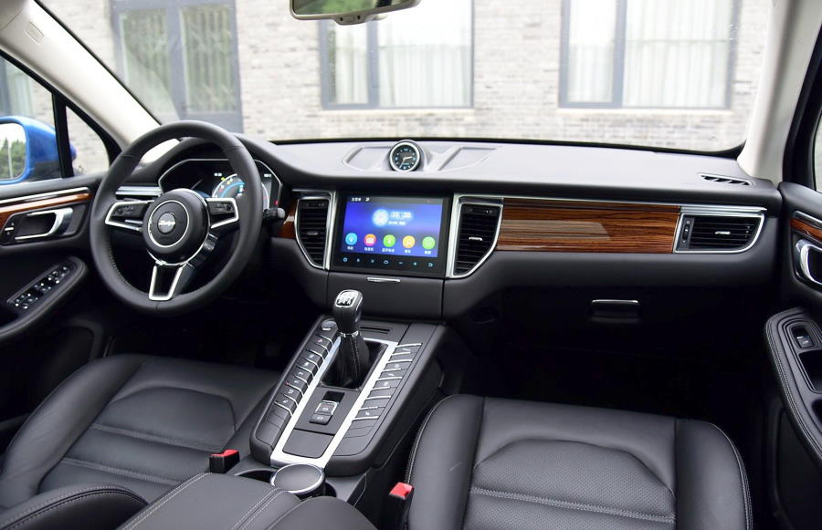 Салон кроссовера Zotye SR9