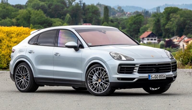 Новая версия кроссовера Porsche Cayenne появилась у российских дилеров