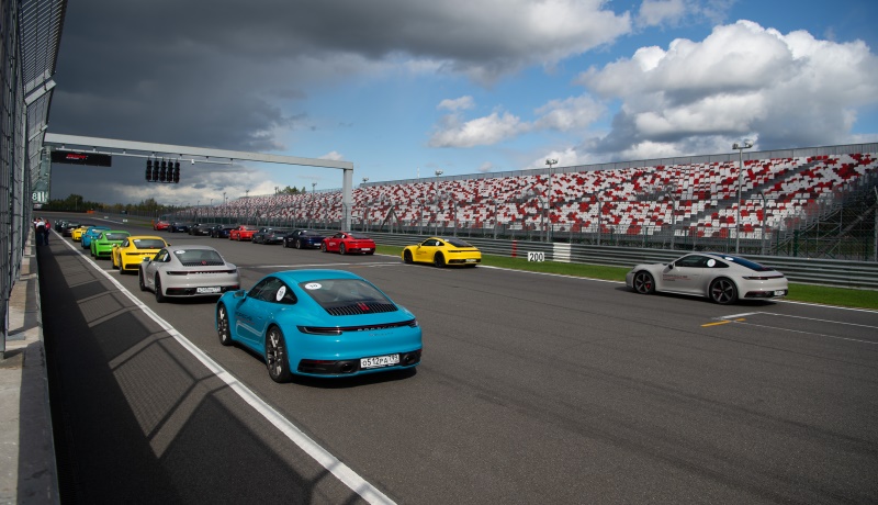 ���������� �������� ������ ���������� ���������� �� ��������� Sportscar Together Day, ��������� �� ��������� Moscow Raceway. ����� ����������� ����� ������ �������������� ����� Porsche 911 �� �������� ������