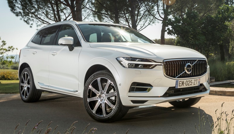 Гибридную версию кроссовера Volvo XC60 начали продавать в России