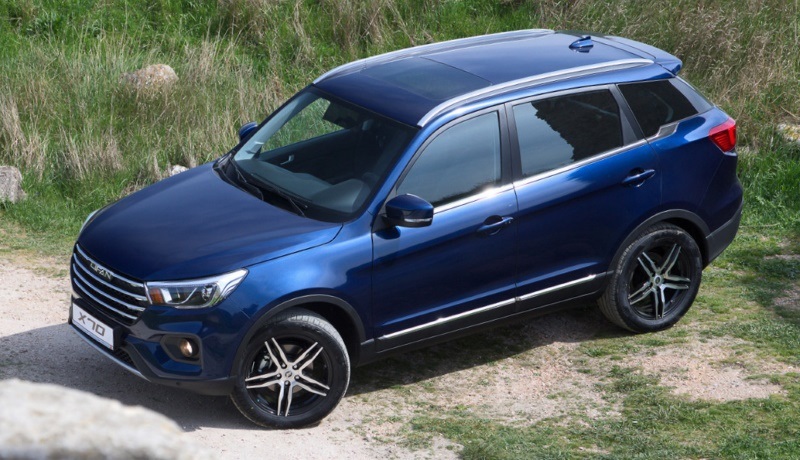 Китайский кроссовер Lifan X70 снова появился в российских автосалонах