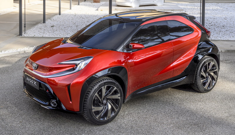 Toyota представила мини-хэтчбек с ярким дизайном