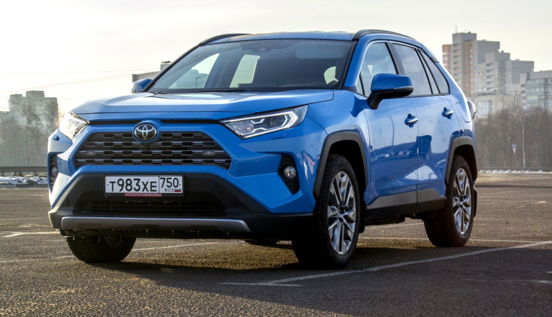 Тест новой «Тойоты RAV4»: сможет ли кроссовер проявить себя на бездорожье?