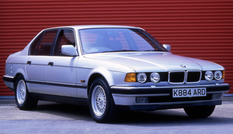 ����� BMW 750i 1987 ���� ���� ������ �������� ����������� � ������� V12 � ������������ �������. � ���������� ����� ��������� �������� ���� ������ ��������� ��� �� S-������ ����� W140