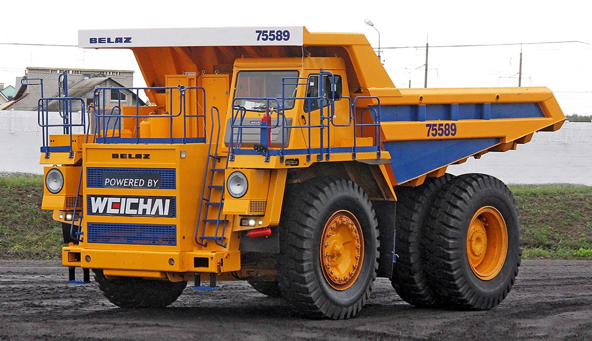 Новая модель БелАЗа с китайским дизелем начала работу в карьере