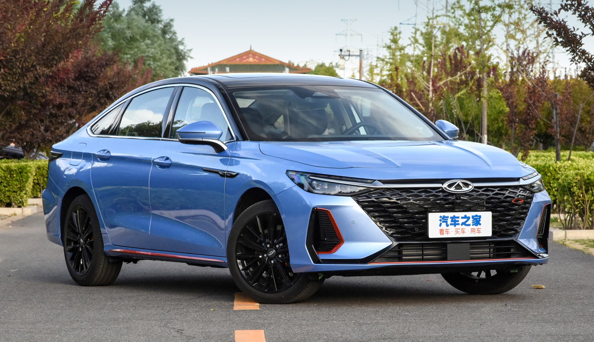Китайская марка Chery пообещала привезти в Россию новый седан