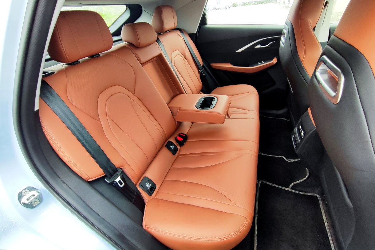 � ������ ���������� ���� �������������, ���������� ������, ������� ������� � USB-������ ��� ���������� ��������