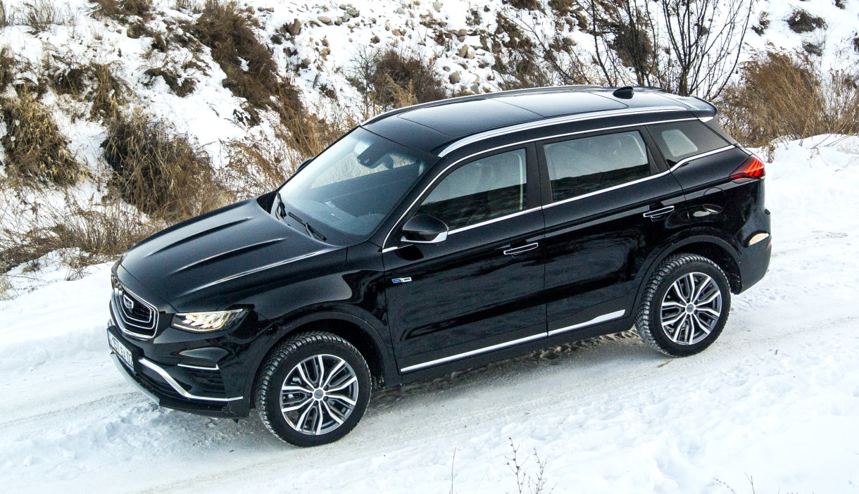 Тест-драйв Geely Azkarra на асфальте и не только — подходит ли машина для путешествий?