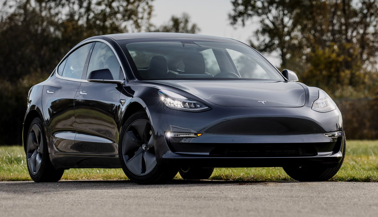 Tesla Model 3 �� �����������
