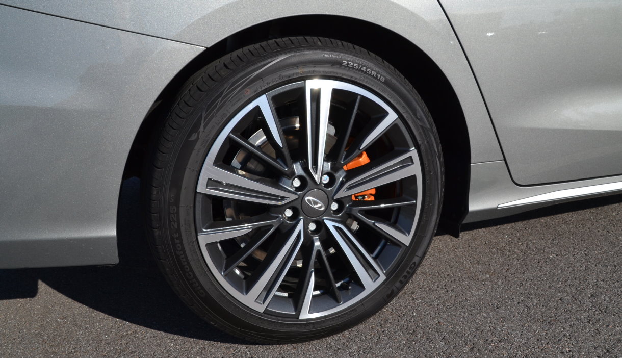 �� ������� 8� ������ ��������������� ���� Giti ����������� 225/45 R18