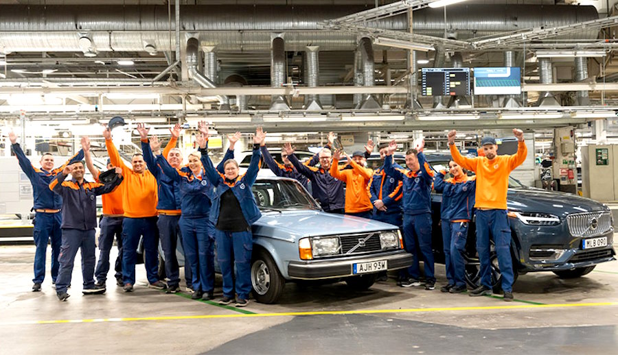 ������ (Volvo 244 GL) � ��������� (Volvo XC90) ��������� ���������� ������