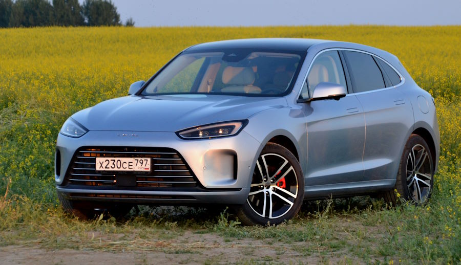 Тест-драйв гибридного кроссовера Aito Seres M5 — главные особенности модели