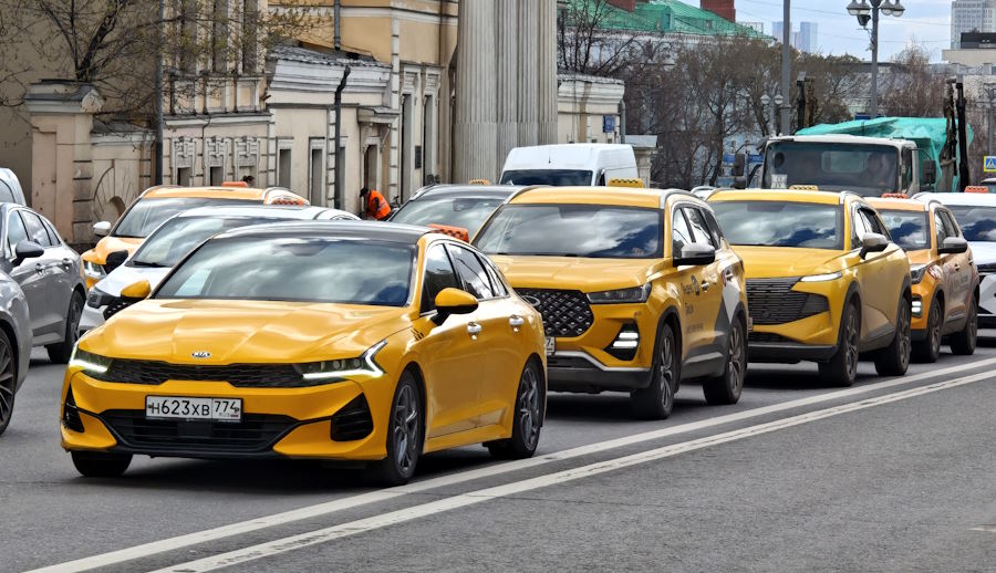 Стало известно, каким автомобилям теперь можно работать в такси — список