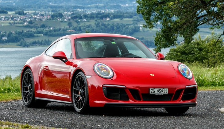 Porsche 911 стал самым популярным новым спорткаром в России