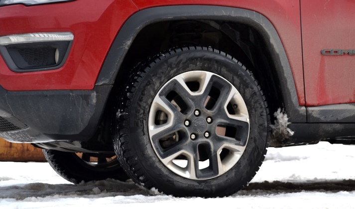 ���������� ������ Trailhawk � ��� ������������� ����� �4WD Low�, �������� � ����������� �������� ���������, ������� ������ ��� ������ � ����, ������������� ���� �����, � ����� ������������� ������ �������� ��������, ����������� � ���������� ����
