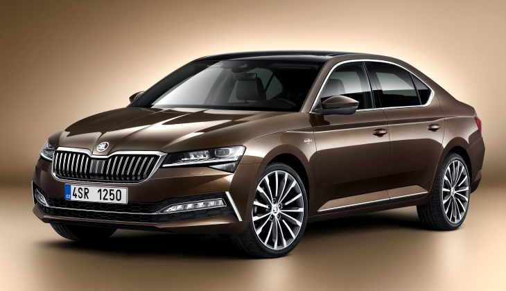 Представлено обновлённое семейство Skoda Superb с гибридной версией и внедорожным универсалом