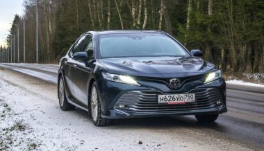Билет в бизнес: тест-драйв седана Toyota Camry V6