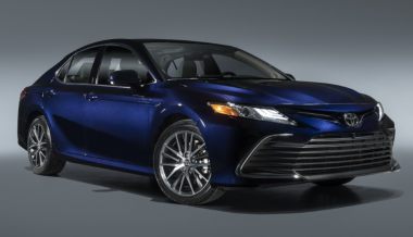 Компания Toyota представила обновленный седан Camry