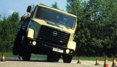 Грузовик ЗИЛ-4331 на испытаниях