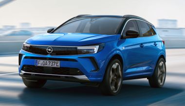 Opel представил обновленный кроссовер Grandland