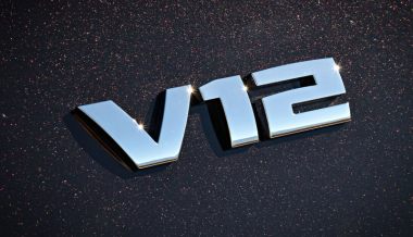 ����� BMW ������������ �� ������� V12. ��������� ������ ������� ����� 2022 ����