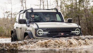 � ������������ Ford Bronco ��������� ������ ��� ���� �� ����� � �������