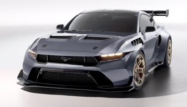 ����������� ����� ������ Ford Mustang � �������