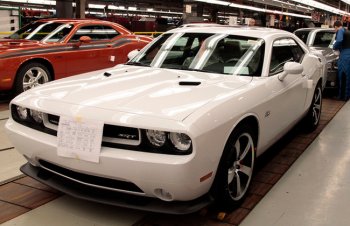 ������� Chrysler �������� ������� �� 9% � 2013 ����