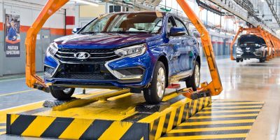 АвтоВАЗ начал возвращать автомобилям яркие цвета