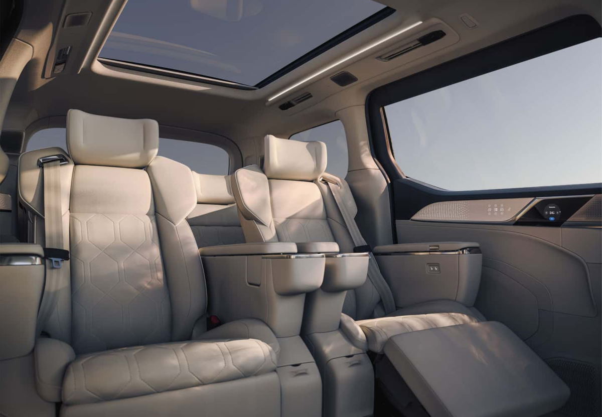 Салон Volvo EM90 Volvo EM90