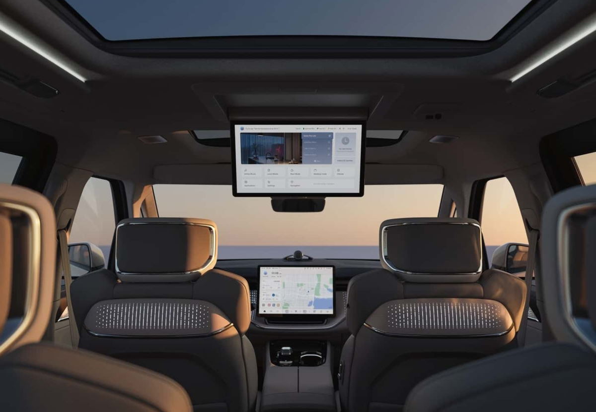 Салон Volvo EM90 Volvo EM90