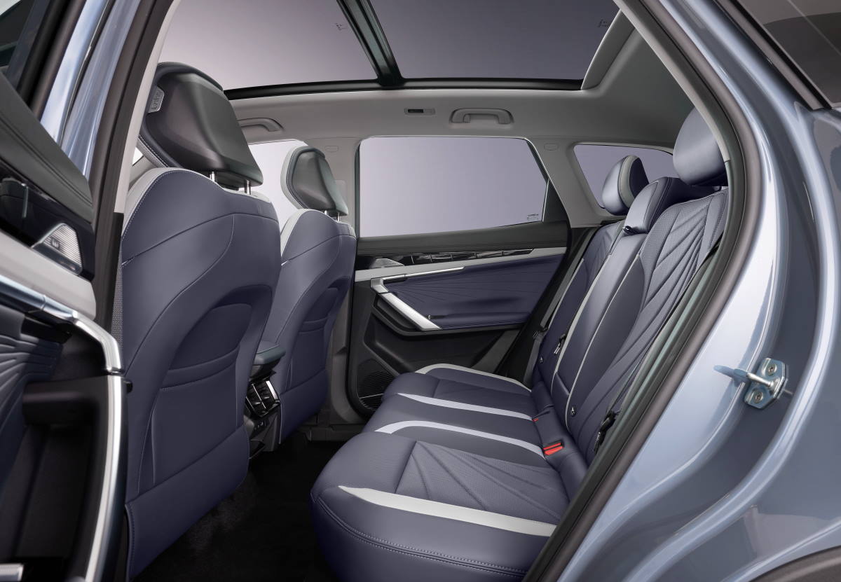 Салон Джили Атлас 2024 Geely Atlas