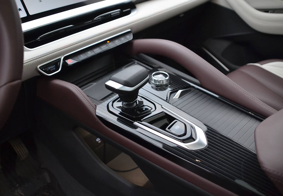Салон Джили Монжаро Geely Monjaro
