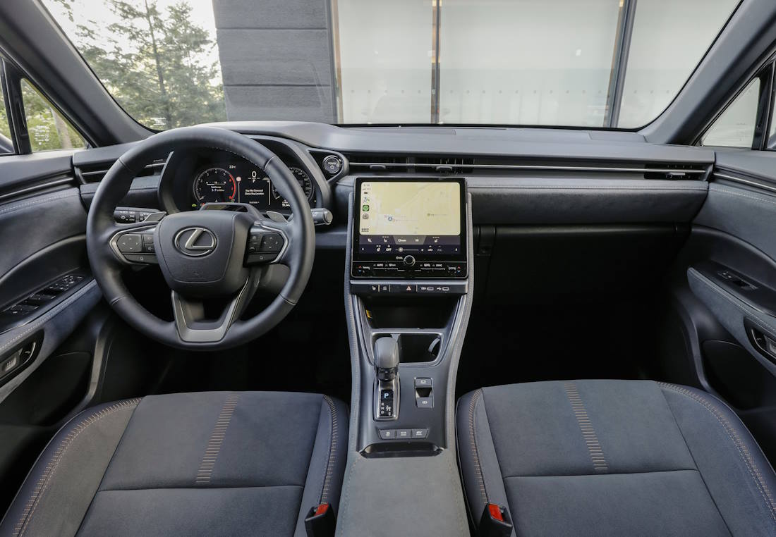 Салон Lexus LBX Lexus LBX