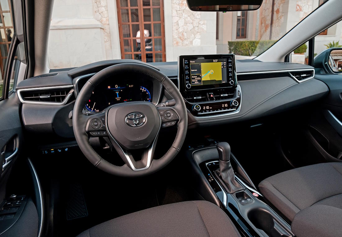 Салон Тойота Королла Toyota Corolla